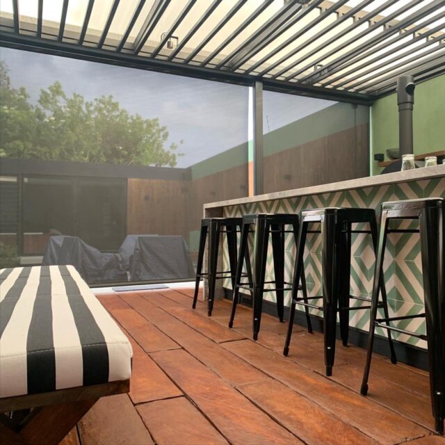 Cortinas verticales y toldos